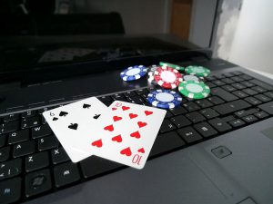 Por que comprar fichas de poker online